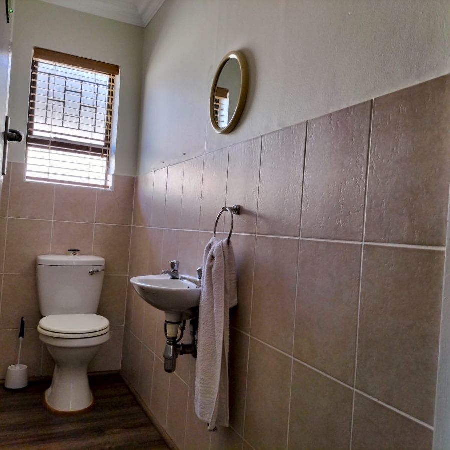 3 Bedroom Property for Sale in Fraaiuitsig Western Cape
